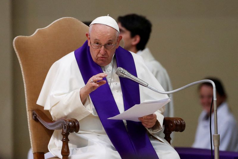 &copy; Reuters. FPapa Francisco preside a Santa Missa na igreja Santa Maria delle Grazie, em Roma
17/03/2023
REUTERS/Remo Casilli