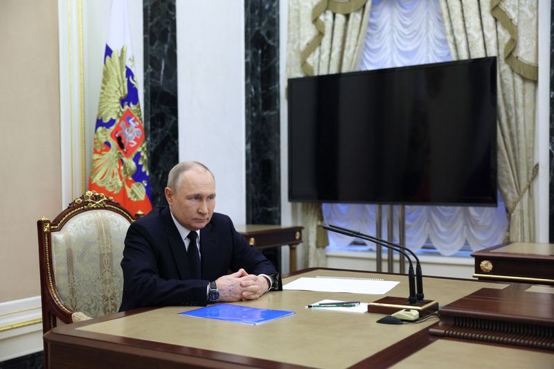 &copy; Reuters. Russian President Vladimir Putin attends a meeting with Minister of Transport Vitaly Saveliev in Moscow, Russia March 25, 2023. Sputnik/Gavriil Grigorov/Kremlin via REUTERS 