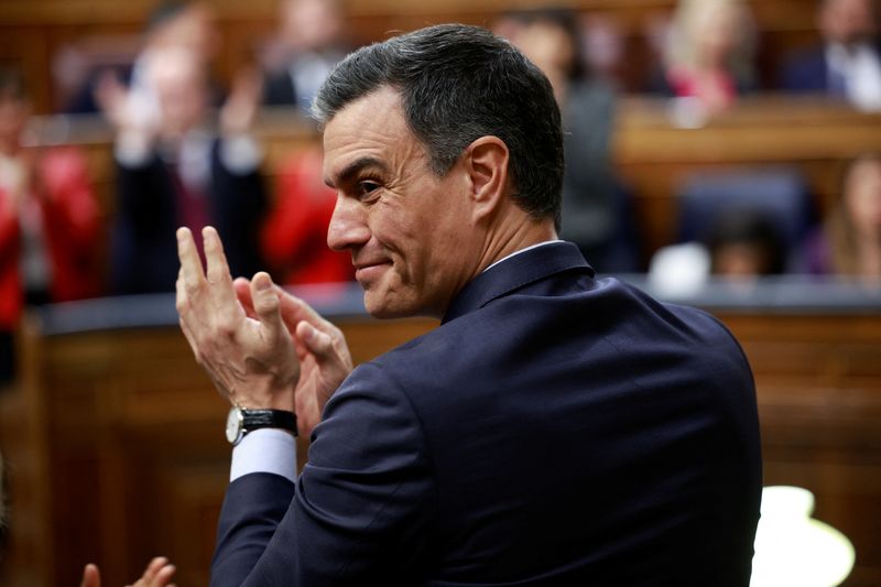 &copy; Reuters. FILE PHOTO: Spain's Prime Minister Pedro Sanchez applauds during a no confidence motion against the government at the parliament in Madrid, Spain, March 22, 2023. REUTERS/Juan Medina