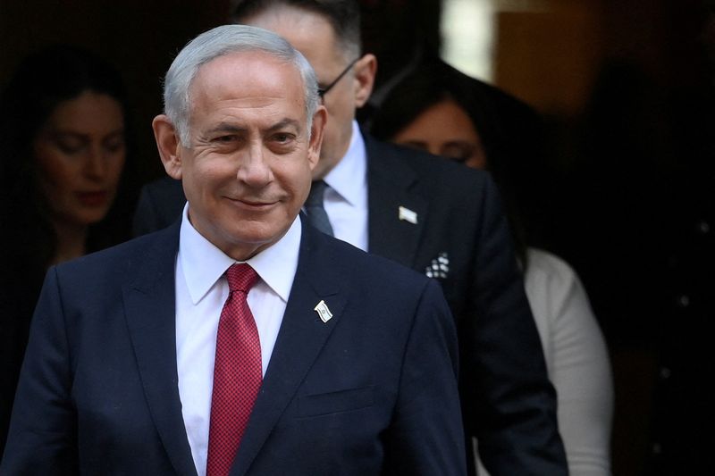 &copy; Reuters. رئيس الوزراء الإسرائيلي بنيامين نتنياهو لدى مغادرته مقر الحكومة البريطانية بداونينج ستريت في لندن يوم 24 مارس آذار 2023. تصوير: توبي ميلفيل – 