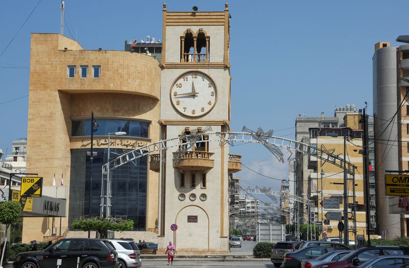 &copy; Reuters. A woman walks near a clock tower that indicates the time in Jdeideh, Lebanon March 26, 2023. REUTERS/Mohamed Azakir