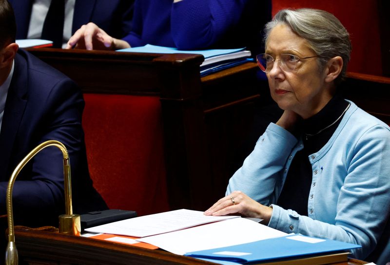 Primera ministra Francia ofrece reunirse con oposición y sindicatos en plena crisis de las pensiones