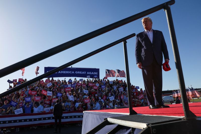 &copy; Reuters.  ３月２５日、トランプ前米大統領は、テキサス州ウェーコで２０２４年の大統領選出馬表明後初めての大規模集会を開き、不倫相手に口止め料を支払ってもみ消しを図った疑惑を巡るニュ