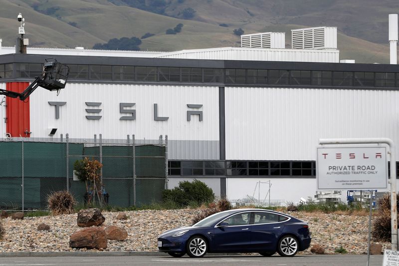 &copy; Reuters. FILE PHOTO: A Tesla vehicle drives past Tesla's primary vehicle factory in Fremont, California, U.S. May 11, 2020. REUTERS/Stephen Lam/File Photo