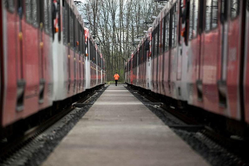 © Reuters. A tram driver walks at a tram storage facility during a nationwide strike called by the German trade union Verdi over a wage dispute, in Bonn, Germany, March 27, 2023. REUTERS/Jana Rodenbusch   