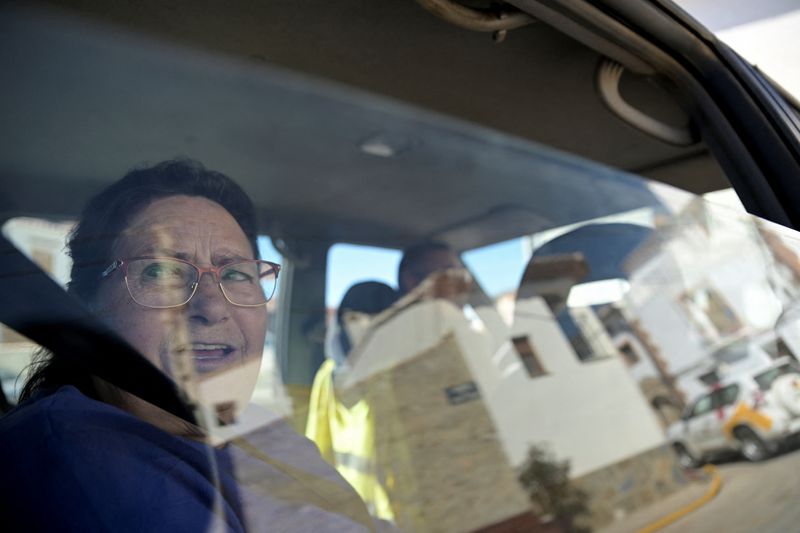 &copy; Reuters. An evacuated resident from Los Peiros, is driven back to her home from San Agustin, following a wildfire raged in eastern Spain, March 26, 2023. REUTERS/Lorena Sopena