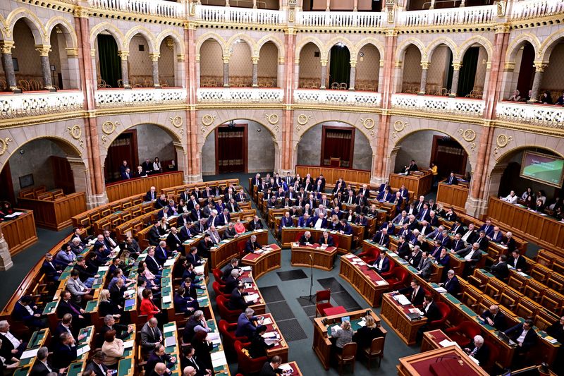 &copy; Reuters. Una visión general del Parlamento húngaro mientras vota por la ratificación de la membresía de Finlandia en la OTAN, en Budapest, Hungría, el 27 de marzo de 2023. REUTERS/Marton Monus
