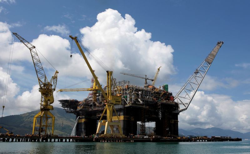 © Reuters. Construção de plataforma de petróleo, em Angra dos Reis
24/02/2011
REUTERS/Sergio Moraes