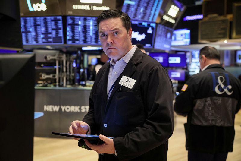 &copy; Reuters. Des traders à Wall Street. /Photo prise le 27 mars 2023/REUTERS/Brendan McDermid