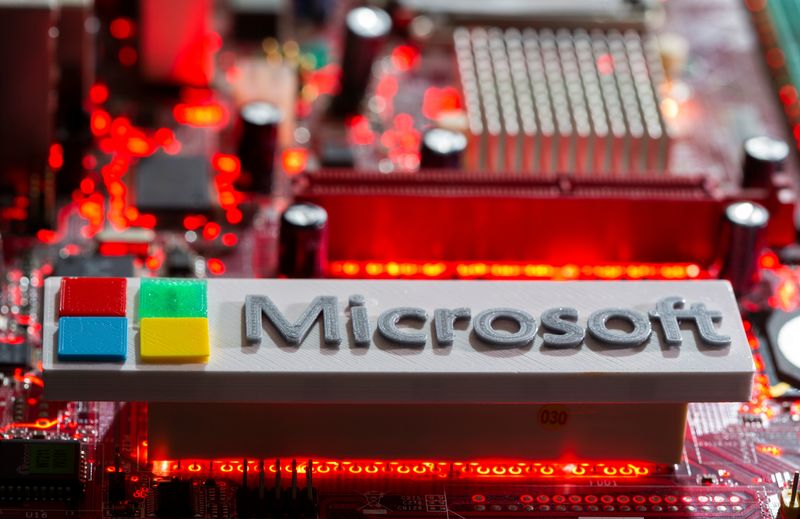 &copy; Reuters. FILE PHOTO: A 3D-printed Microsoft logo is seen on a computer motherboard in this picture illustration taken July 22, 2021. REUTERS/Dado Ruvic/Illustration