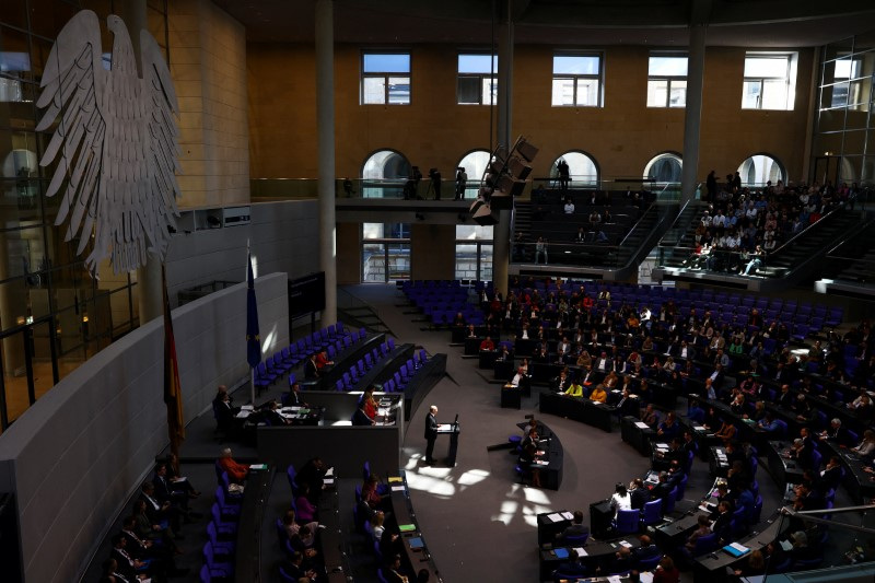 &copy; Reuters. FILE PHOTO: A general view as German Chancellor Olaf Scholz holds a government statement during a plenary session of the lower house of parliament, Bundestag, in Berlin, Germany, March 16, 2023. REUTERS/Christian Mang