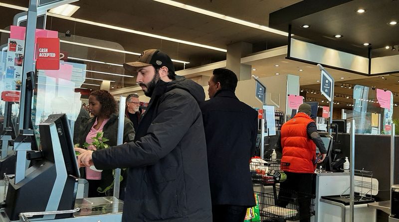 &copy; Reuters. FILE PHOTO: People use the self checkout at a supermarket in Ottawa, Ontario, Canada , March 27, 2023.  REUTERS/Patrick Doyle