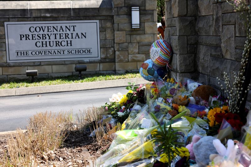 &copy; Reuters. Homenagem a vítimas de ataque a tiros em escolha de Nashville, no Tennesse
28/03/2023
REUTERS/Austin Anthony