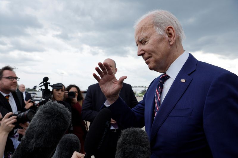 &copy; Reuters. Biden dá entrevista a jornalistas 
28/03/2023
REUTERS/Jonathan Ernst