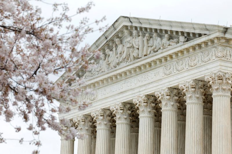 &copy; Reuters. FILE PHOTO: The United States Supreme Court is seen in Washington, U.S., March 27, 2023. REUTERS/Evelyn Hockstein
