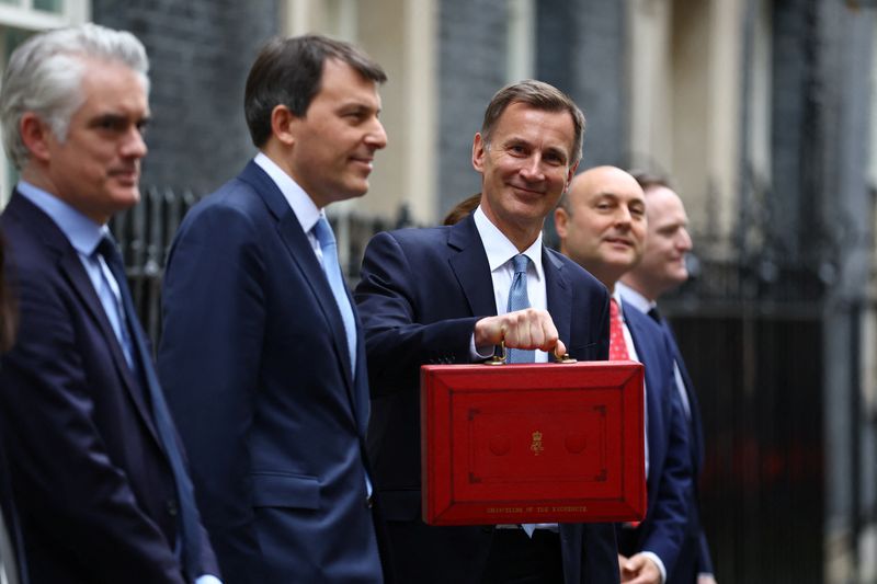 &copy; Reuters. FILE PHOTO: Britain's Chancellor of the Exchequer Jeremy Hunt holds the budget box as he poses with his treasury team at Downing Street in London, Britain March 15, 2023. REUTERS/Hannah McKay
