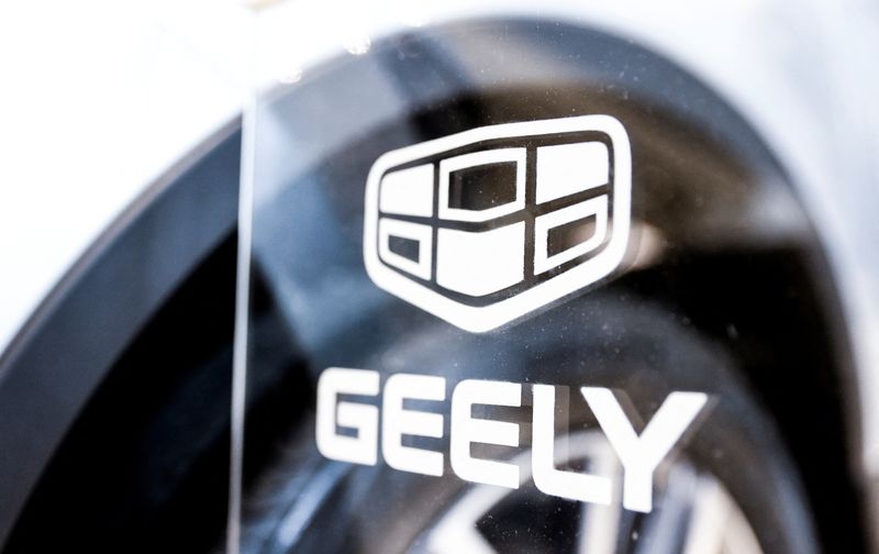 &copy; Reuters. FILE PHOTO: A view shows the logo of Chinese automobile manufacturer Geely at a dealership in Moscow, Russia, March 23, 2023. REUTERS/Maxim Shemetov