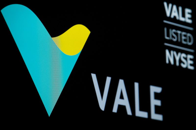 © Reuters. Logotipo da Vale no pregão da NYSE
06/12/2017
REUTERS/Brendan McDermid