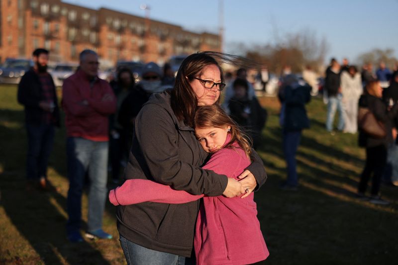 &copy; Reuters. Sarah Tuck holds her daughter Emmalin Sweeney, 10, during a vigil in Mt. Juliet, held for the victims of a deadly shooting at the Covenant School in Nashville, Tennessee, U.S., March 28, 2023. REUTERS/Austin Anthony