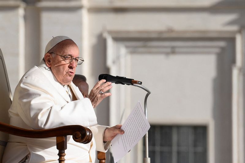 &copy; Reuters. Pope Francis speaks during a general audience at St Peter's Square, Vatican City, March, 29, 2023. Vatican Media/­Handout via REUTERS   