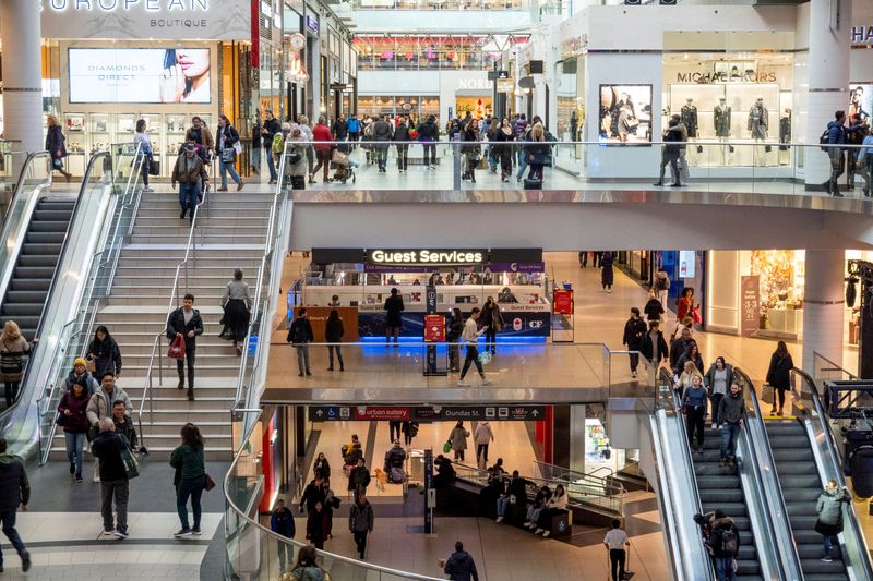 &copy; Reuters. FILE PHOTO: People shop at the Eaton Centre in Toronto, Ontario, Canada November 22, 2022.  REUTERS/Carlos Osorio