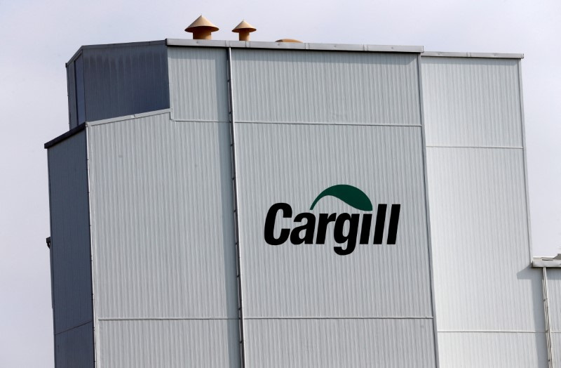 &copy; Reuters. FOTO DE ARCHIVO. El logo de Cargill en una fábrica en Lucens, Suiza. Septiembre, 2016. REUTERS/Denis Balibouse