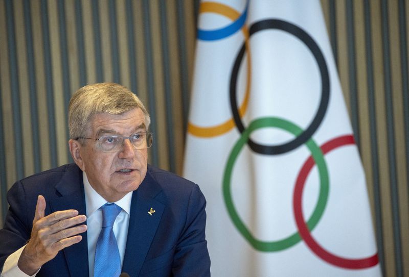 &copy; Reuters. رئيس اللجنة الدولية الأولمبية توماس باخ يتحدث في لوزان بسويسرا يوم الثلاثاء. تصوير: دنيس باليبوس - رويترز. 