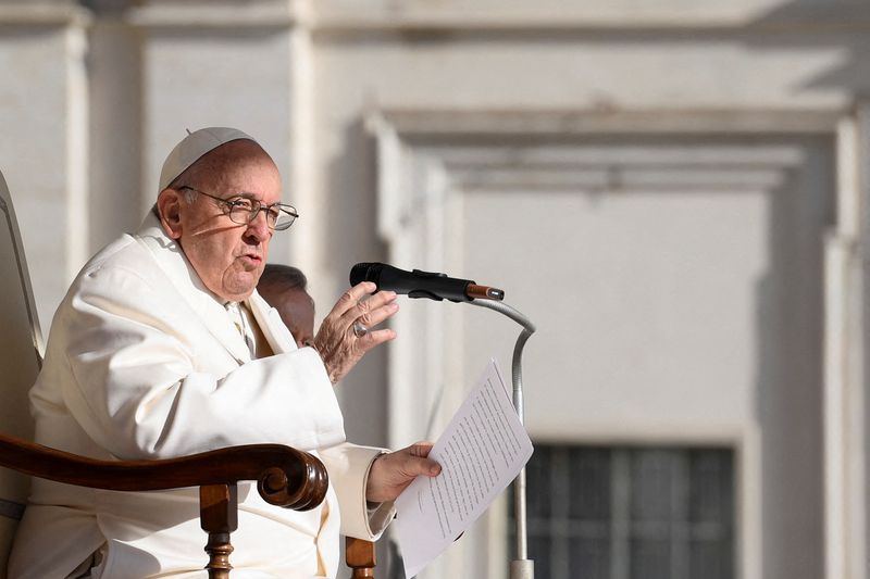 &copy; Reuters. Papa Francisco discursa durante audiência geral semanal na Praça São Pedro, no Vaticano
29/03/2023 Vatican Media/­Handout via REUTERS