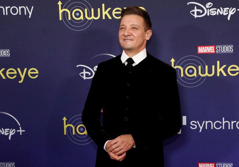 &copy; Reuters. FILE PHOTO: Actor Jeremy Renner arrives for the premiere of the television series Hawkeye at El Capitan theatre in Los Angeles, California, U.S. November, 17, 2021. REUTERS/Mario Anzuoni