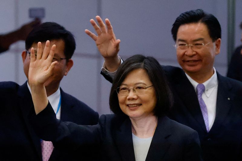&copy; Reuters. Taiwanese President Tsai Ing-wen waves to the media before her departure to New York to start her trip to Guatemala and Belize at Taoyuan International Airport in Taoyuan, Taiwan March 29, 2023. REUTERS/Ann Wang