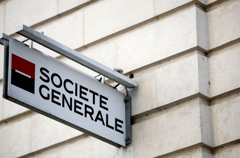 © Reuters. FILE PHOTO: The logo of Societe Generale bank is pictured on an office building in Nantes, France, March 16, 2023. REUTERS/Stephane Mahe