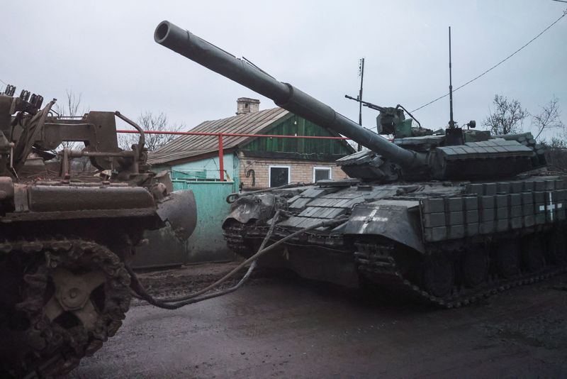 Ucrania dice que las fuerzas rusas avanzan en la ciudad fronteriza de Bajmut
