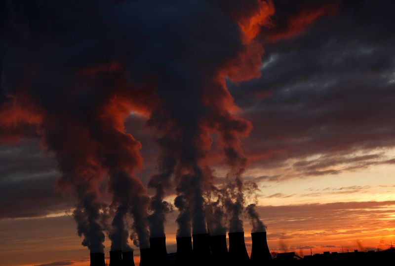 &copy; Reuters. FILE PHOTO: Drax power station is pictured during sunset in Drax, North Yorkshire, Britain, November 27, 2020. REUTERS/Lee Smith