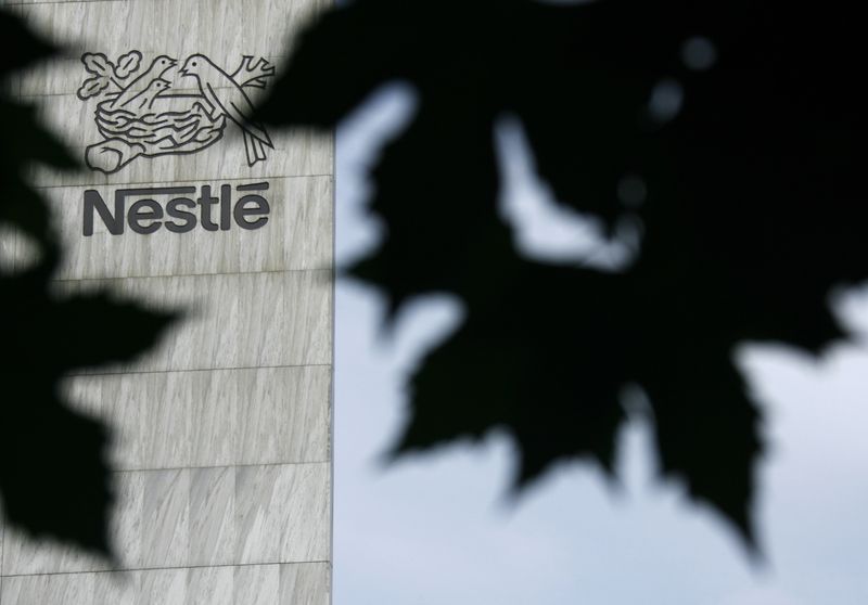 &copy; Reuters. Le siège du géant de l'alimentation Nestlé est photographié à Vevey. /Photo prise le 6 août 2008/REUTERS/Denis Balibouse 