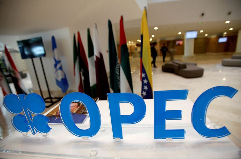 &copy; Reuters. FILE PHOTO: OPEC logo is pictured ahead of an informal meeting between members of the Organization of the Petroleum Exporting Countries (OPEC) in Algiers, Algeria September 28, 2016. REUTERS/Ramzi Boudina