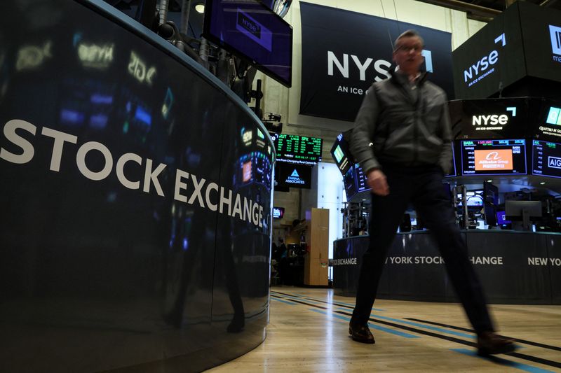 © Reuters. Trader works on the floor of the New York Stock Exchange (NYSE) in New York City, U.S., March 30, 2023.  REUTERS/Brendan McDermid