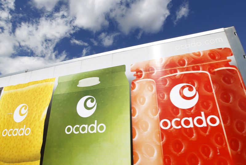 &copy; Reuters. FILE PHOTO: An Ocado truck returns to the Ocado depot in Hatfield, southern England July 21, 2010. REUTERS/Suzanne Plunkett 