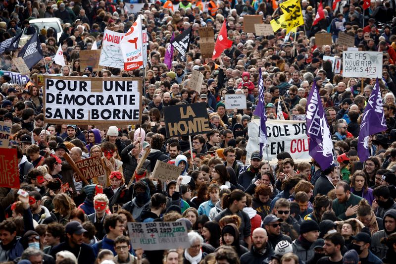 &copy; Reuters. FILE PHOTO: Protesters attend a demonstration during the ninth day of nationwide strikes and protests against French government's pension reform, in Nantes, France, March 23, 2023. The slogan reads "for a boundless democracy"  in reference to French Prime
