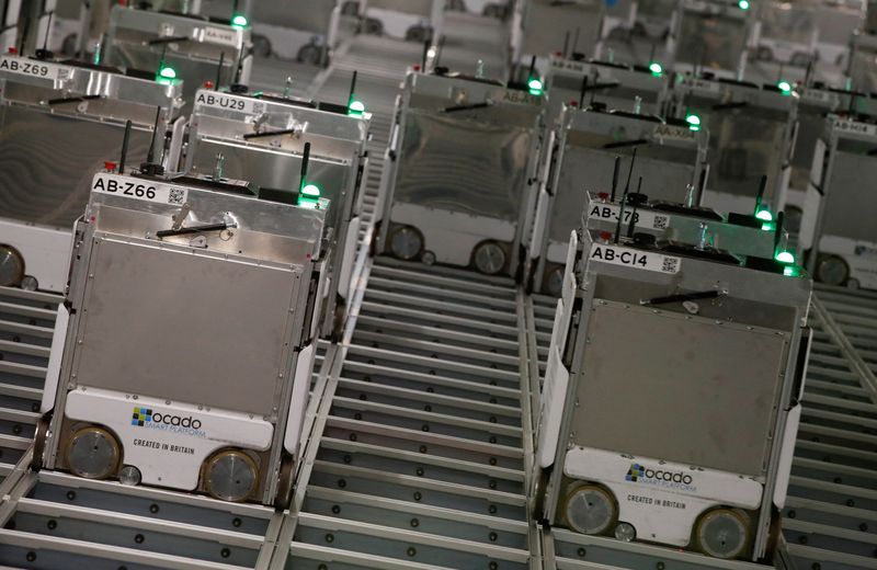 © Reuters. FILE PHOTO: Robots are seen inside the Ocado warehouse in Erith, London, Britain, October 13, 2021. REUTERS/Paul Childs