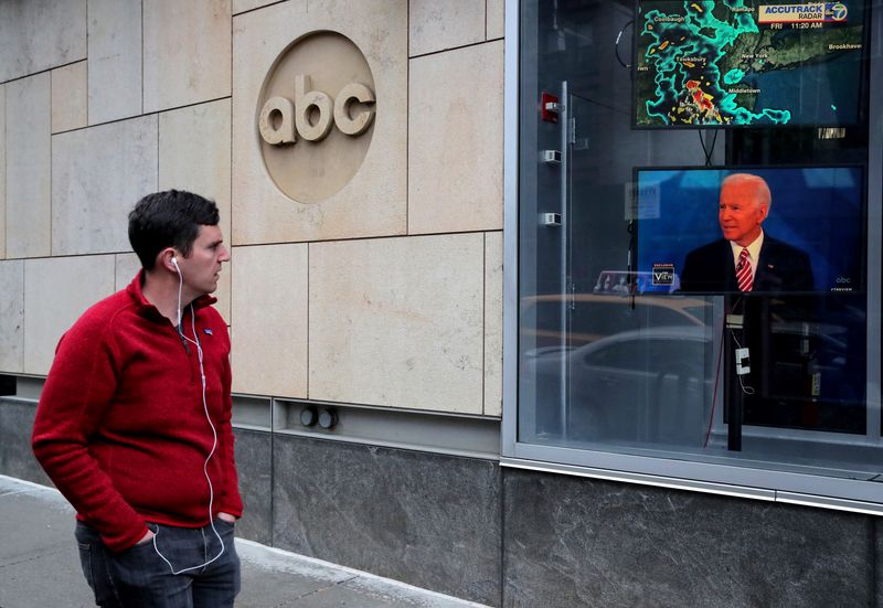 &copy; Reuters. FILE PHOTO: A screen outside ABC's studios shows Democratic presidential candidate, former U.S. Vice President Joe Biden, on ABC's 'The View' in New York, U.S., April 26, 2019. REUTERS/Brendan McDermid