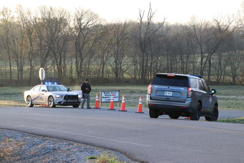 © Reuters. A security official stands near police cars at a site where two U.S. Army Black Hawk helicopters crashed in Trigg County, Kentucky, U.S., March 30, 2023. WKDZ Radio/Handout via REUTERS.