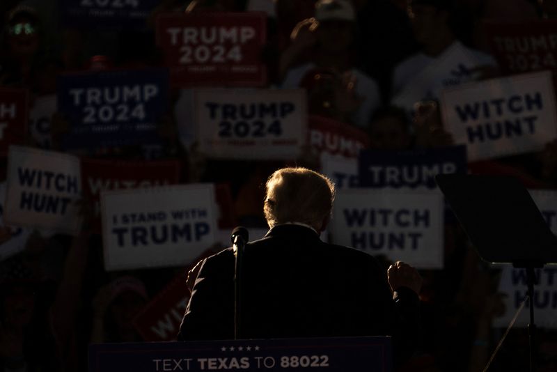Senior Republicans rally behind Trump after criminal indictment