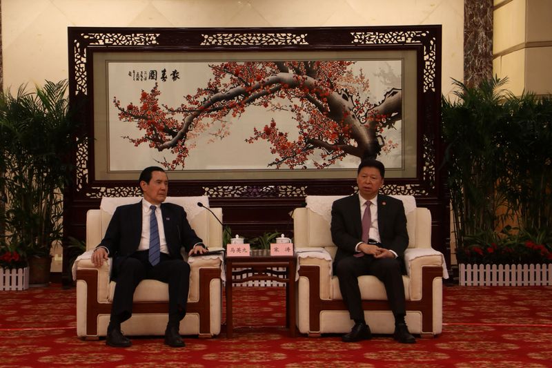 &copy; Reuters. 　３月３０日、台湾総統経験者として初めて中国を訪問している馬英九前総統は、中国政府の台湾政策担当部門トップである宋濤・国務院台湾事務弁公室主任と武漢で会談し、台湾と中国は