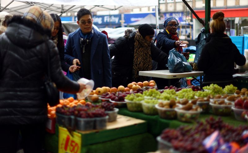 &copy; Reuters. FILE PHOTO: People shop to buy fruit and vegetables at a stall in Lewisham Market, south east London, Britain, March 9, 2023. REUTERS/Hannah McKay