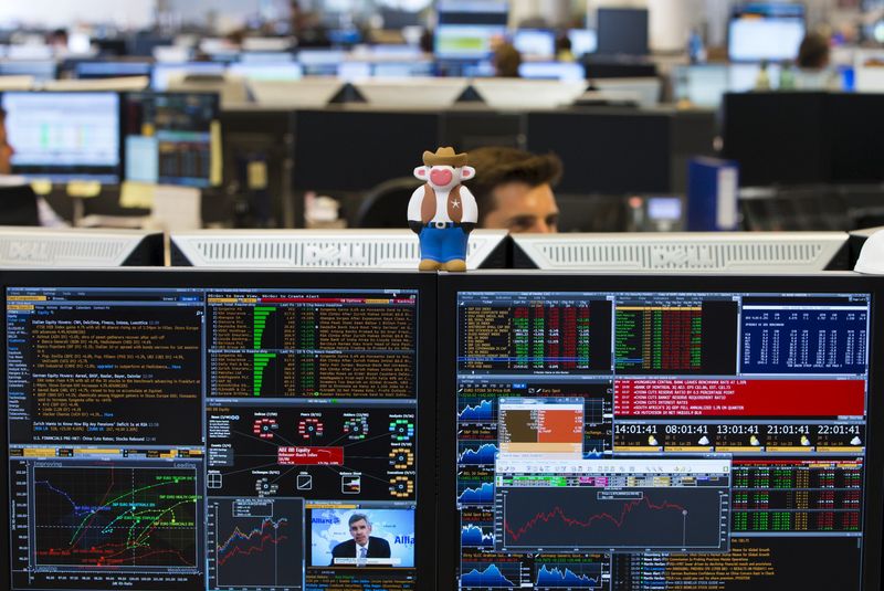 &copy; Reuters. Un trader sur le parquet de la banque KBC à Bruxelles. /Photo prise le 25 août 2015 , à Bruxelles, en Belgique/REUTERS/Yves Herman