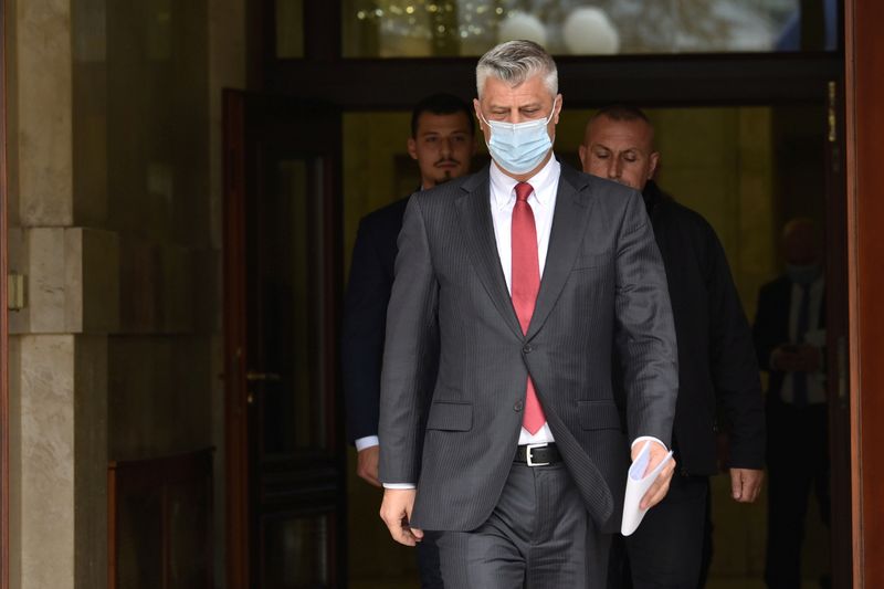 © Reuters. Kosovo's President Hashim Thaci arrives for a news conference as he resigns to face war crimes charges at a special court based in the Hague, in Pristina, Kosovo, November 5, 2020. REUTERS/Laura Hasani