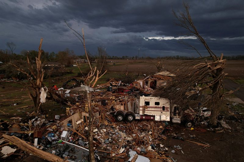 &copy; Reuters. FILE PHOTO: An aerial view wreckage in the town of Rolling Fork after thunderstorms spawning high straight-line winds and tornadoes ripped across the state in Rolling Fork, Mississippi, U.S. March 26, 2023. REUTERS/Cheney Orr/File Photo
