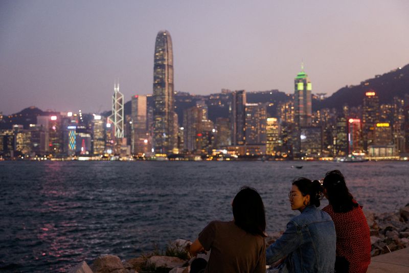 &copy; Reuters. FILE PHOTO: Women talk at West Kowloon Cultural District near the Victoria Harbour during sunset in Hong Kong, China October 28, 2022. REUTERS/Tyrone Siu