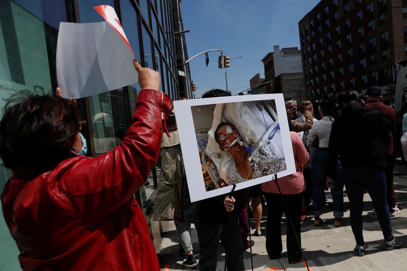 &copy; Reuters. FILE PHOTO: A man carries a photo of Yao Pan Ma in critical condition at a hospital, after being assaulted on April 23rd in the Harlem neighborhood of Manhattan, during a press conference in New York City, U.S., April 27, 2021. REUTERS/Shannon Stapleton