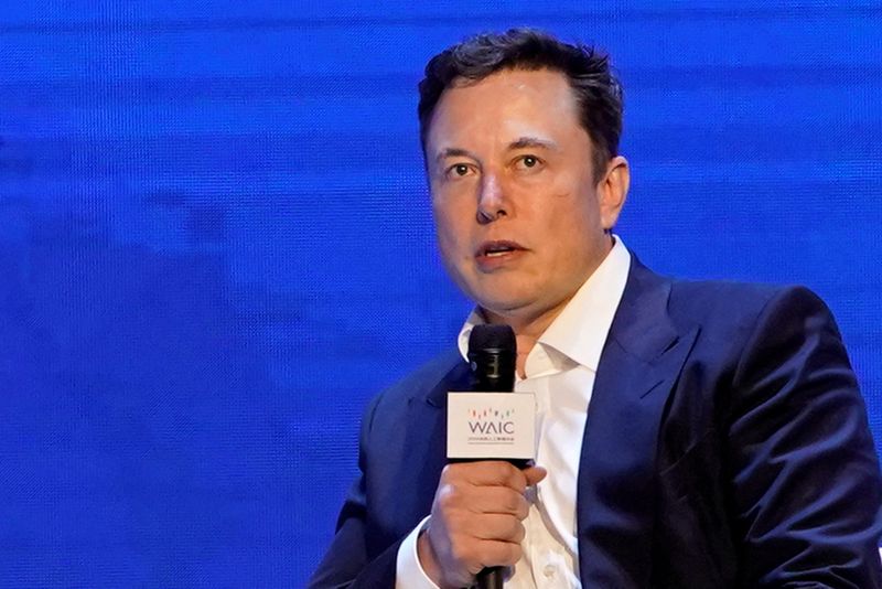 © Reuters. FILE PHOTO: Tesla Inc CEO Elon Musk attends the World Artificial Intelligence Conference (WAIC) in Shanghai, China August 29, 2019. REUTERS/Aly Song/File Photo/File Photo